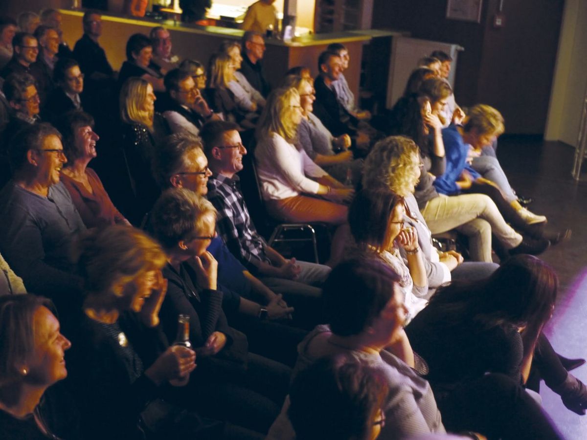 Publikum bei einer Kabarett Veranstaltung